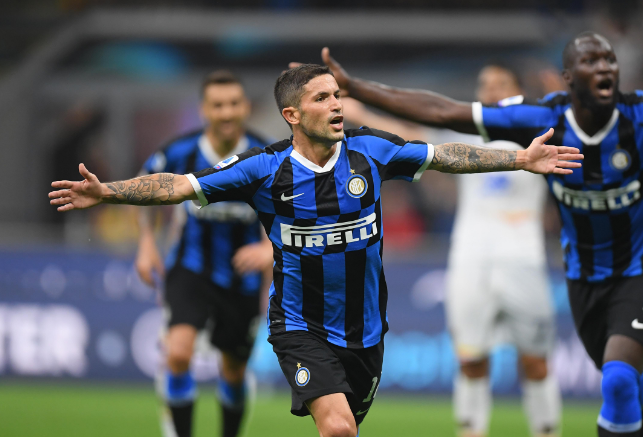 埃芬博格：拜仁前场三人能给卡尔空间，把他与梅西相比没好处（埃芬博格：拜仁锋线三人组能为卡尔创造空间，与梅西对比毫无裨益）