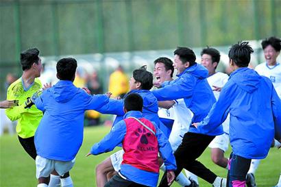 40岁魔笛仍不老！助米兰领跑意甲+连续10轮踢满全场（40岁魔笛宝刀未老，助米兰登顶意甲并连续10轮踢满90分钟）