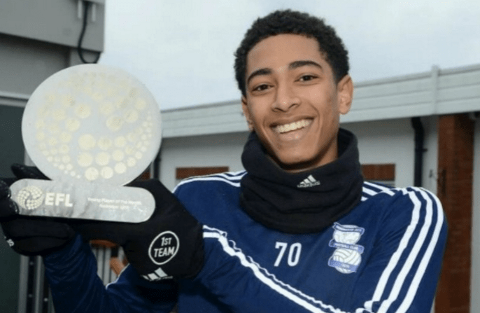 德甲最新积分战报 多特6轮不败稳居第3 差拜仁9分（德甲积分榜更新：多特近6轮不败稳居第三，落后拜仁9分）