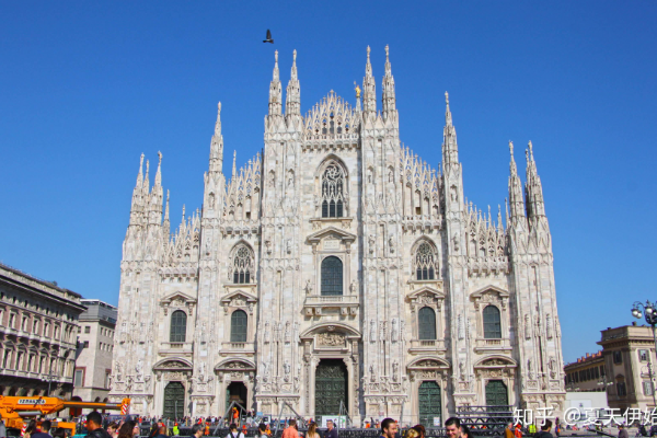 中场核心助攻连续上升，带动全队（中场大脑助攻连涨，盘活全队）