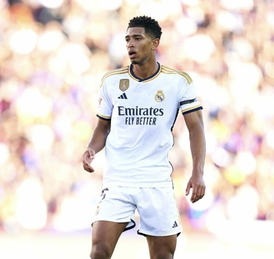 湖人浓眉哥篮下统治力助球队获胜（浓眉禁区统治，助湖人赢球）