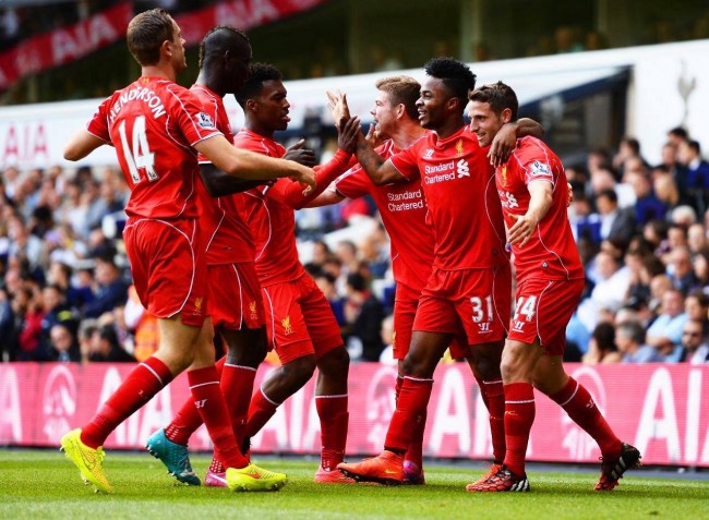 超高人气，一印度女球迷接机时手举标语：梅西，拯救印度足球（人气爆棚！印度女球迷机场举牌：梅西，请救救印度足球）