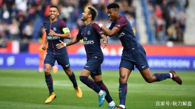 欧冠赛前穆里尼奥与两名昔日弟子重逢，并亲吻了斯内德的光头（欧冠前夜，穆里尼奥与两位旧将重逢，亲吻斯内德光头成看点）