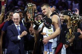 津媒：为更好地与球迷交流，于根伟将在近日进行一次线上直播（津媒：于根伟将于近期开启线上直播，加强与球迷互动）