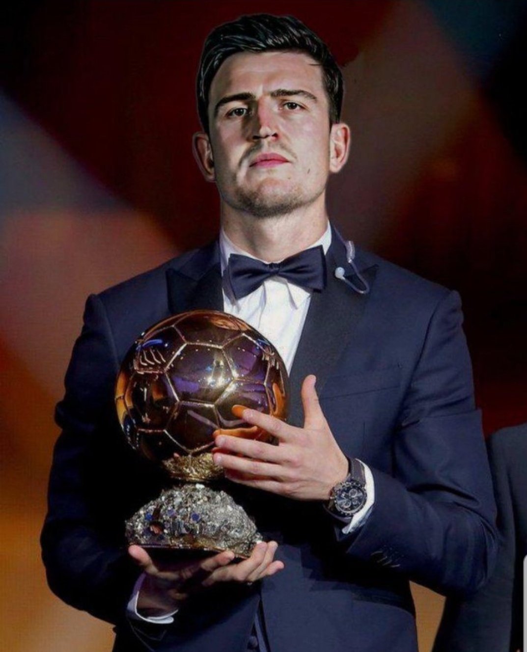 皇马电视台炮轰裁判：未给维尼点球简直是丑闻，太明目张胆了（皇马电视台怒批裁判：维尼修斯明显点球被漏判，简直就是丑闻）