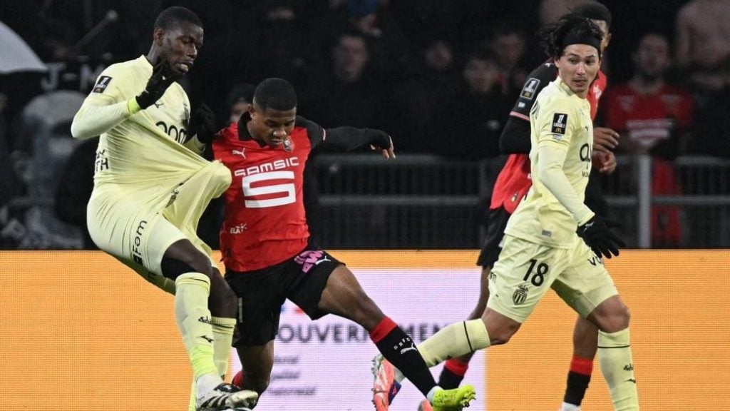 邮报：曼联与92班的关系很微妙，有时候较好有时候很差（邮报：曼联与92班关系起伏不定，时而融洽、时而紧张）