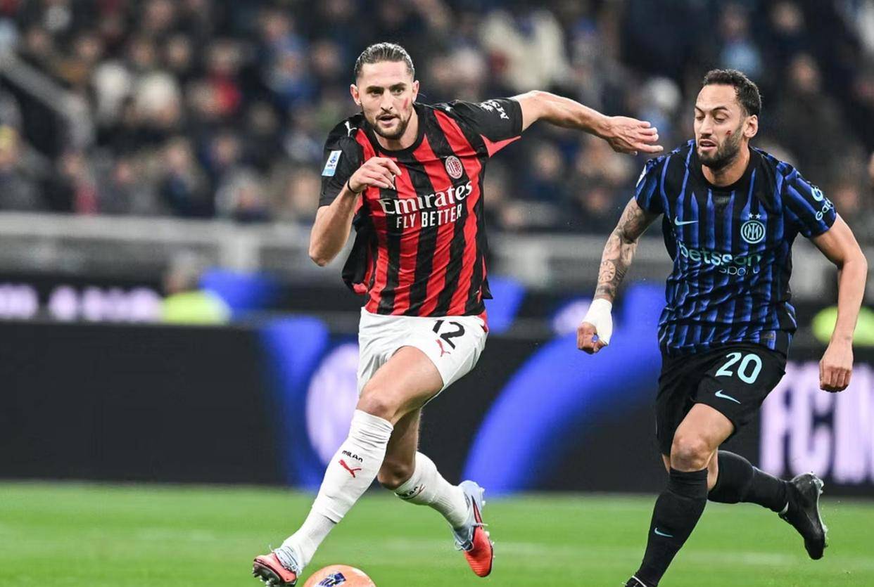 埃里克：阿劳霍是个非常受欢迎的人，我们正敞开双臂等他归来（埃里克：阿劳霍人气极高，我们张开双臂迎接他的回归）